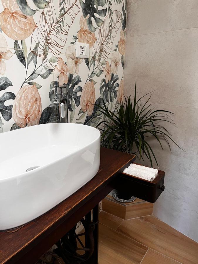 Adelaide Al Borgo. Apartment Castelnuovo Di Porto Bagian luar foto