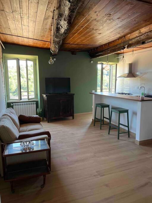 Adelaide Al Borgo. Apartment Castelnuovo Di Porto Bagian luar foto