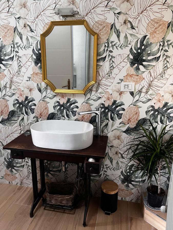 Adelaide Al Borgo. Apartment Castelnuovo Di Porto Bagian luar foto