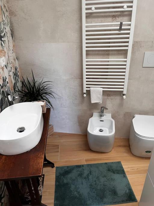 Adelaide Al Borgo. Apartment Castelnuovo Di Porto Bagian luar foto