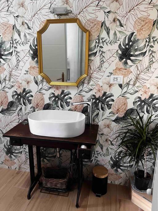 Adelaide Al Borgo. Apartment Castelnuovo Di Porto Bagian luar foto