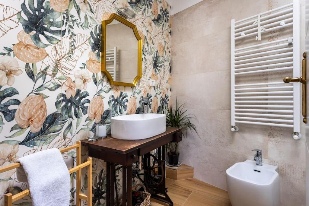 Adelaide Al Borgo. Apartment Castelnuovo Di Porto Bagian luar foto