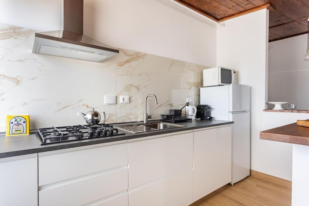 Adelaide Al Borgo. Apartment Castelnuovo Di Porto Bagian luar foto
