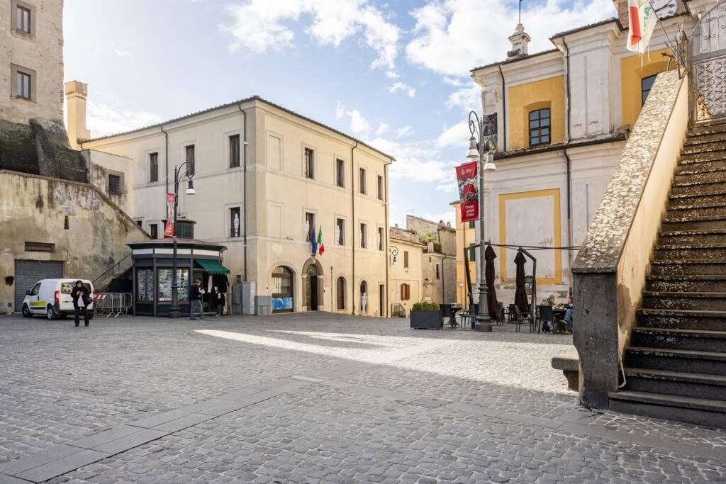 Adelaide Al Borgo. Apartment Castelnuovo Di Porto Bagian luar foto